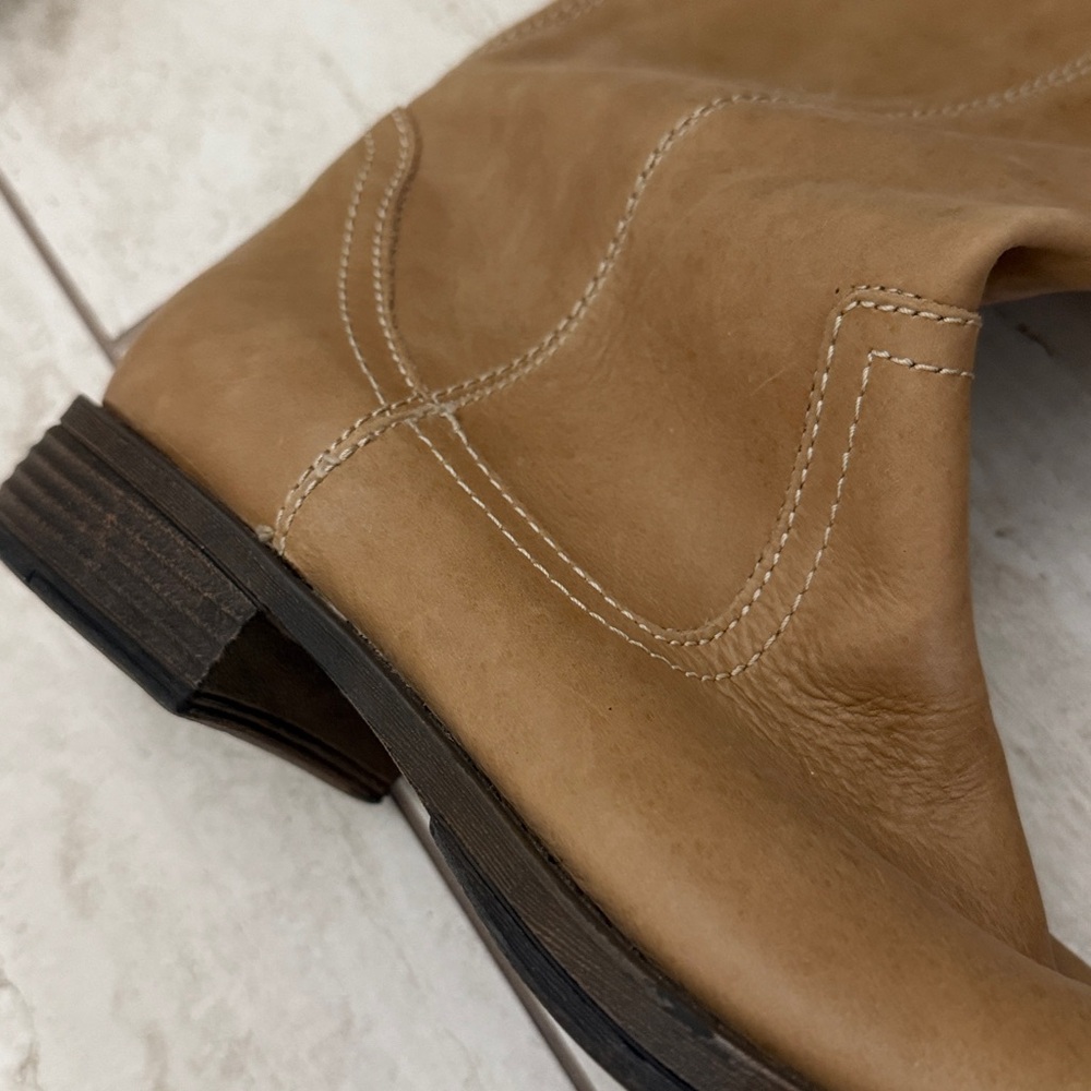 Beige ladies boots ..new .. size 9.5M white stitched
Leather upper - Picture 6 of 7